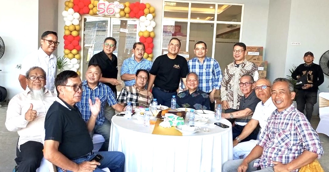 Komunitas Senior Padel Hadiri HUT PT Sermani Steel ke-56