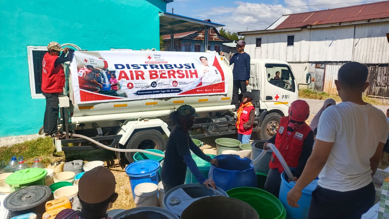 PMI Maros Salurkan 108 Ribu Liter Air Bersih, Enam Kecamatan Terdampak Kekeringan