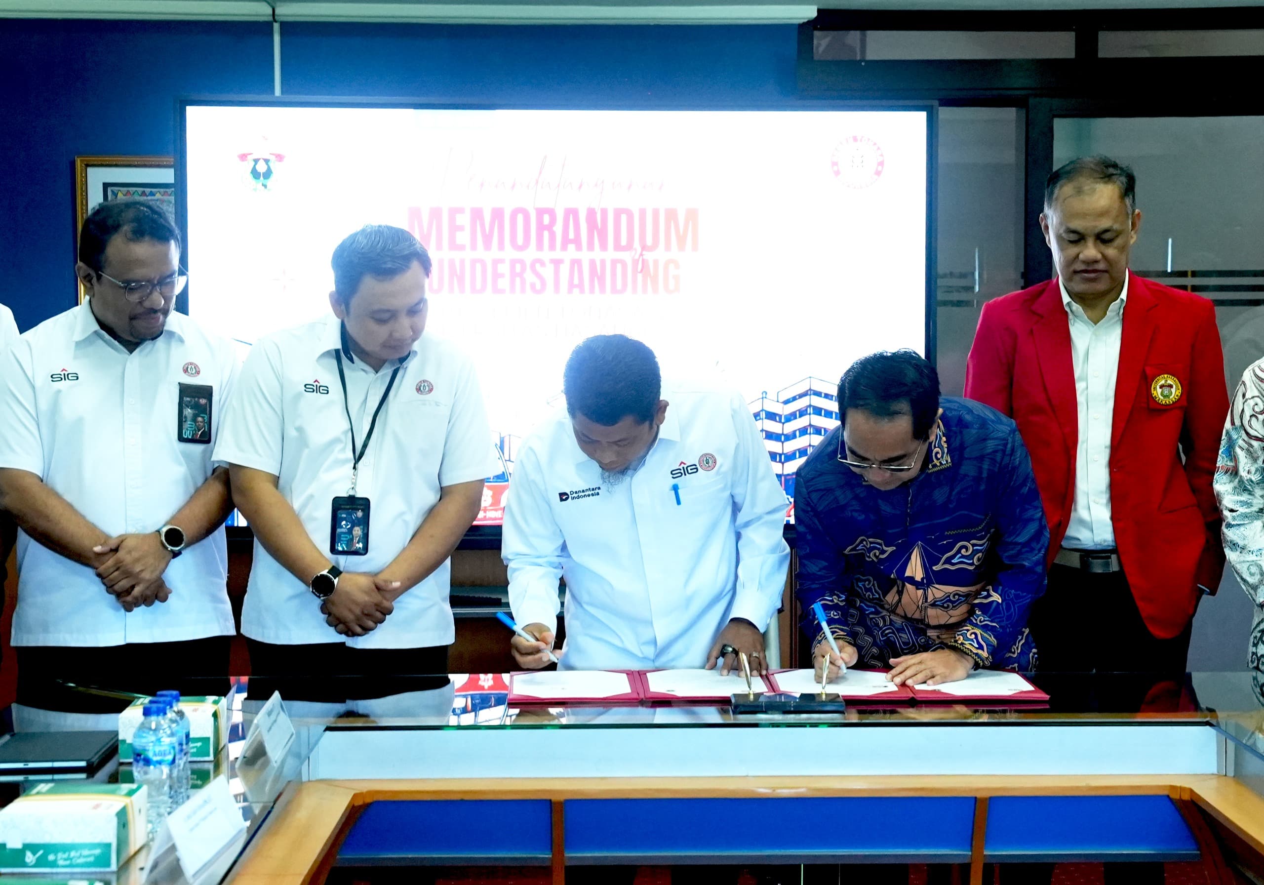 Semen Tonasa Gandeng Unhas Dorong Pendidikan dan Inovasi Industri