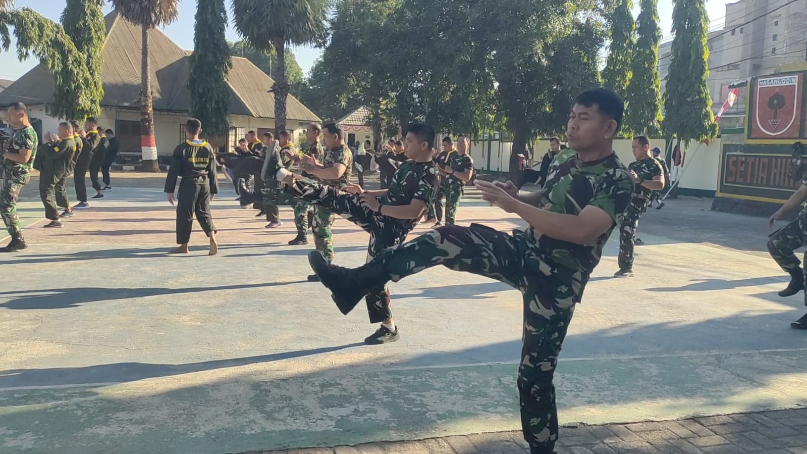 Tingkatkan Profesionalisme Prajurit, Kodim 1409 Gowa Rutin Gelar Latihan Pencak Silat Militer 