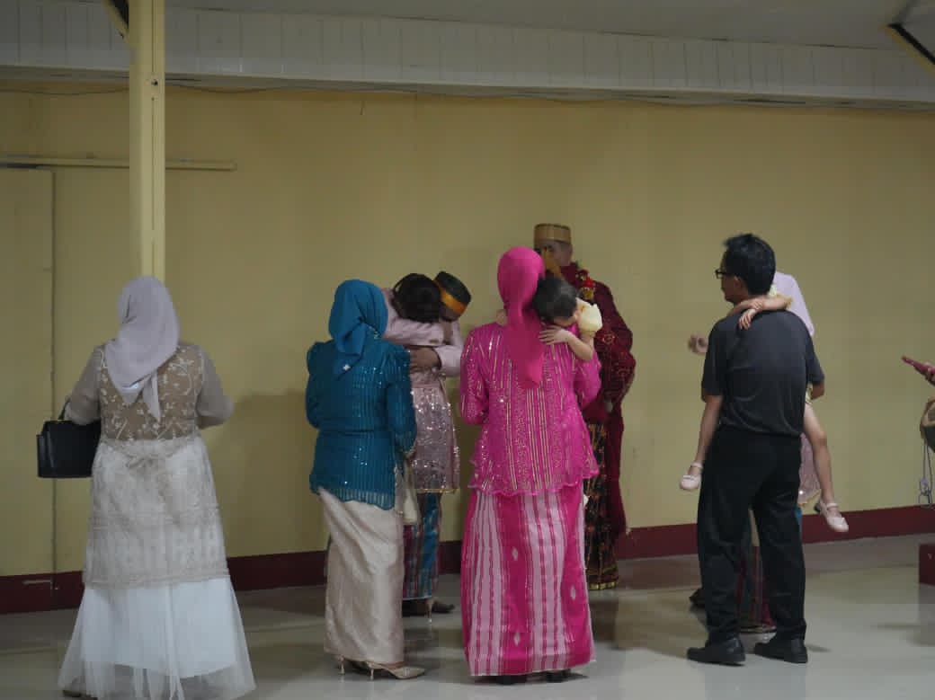 Tak Kuasa Menahan Air Mata, Tahanan Polres Pelabuhan Makassar Dipertemukan Keluarga Usai Acara Pernikahan 