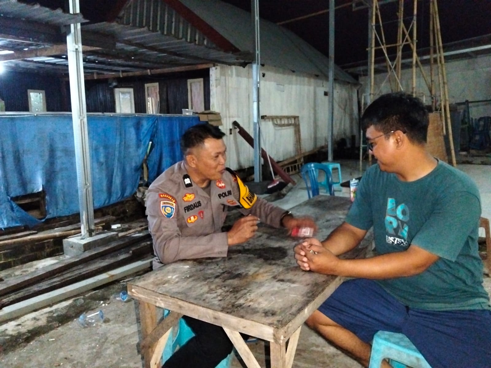 Patroli Dialogis di Barrang Lompo, Bhabinkamtibmas Serap Aspirasi Warga Pesisir