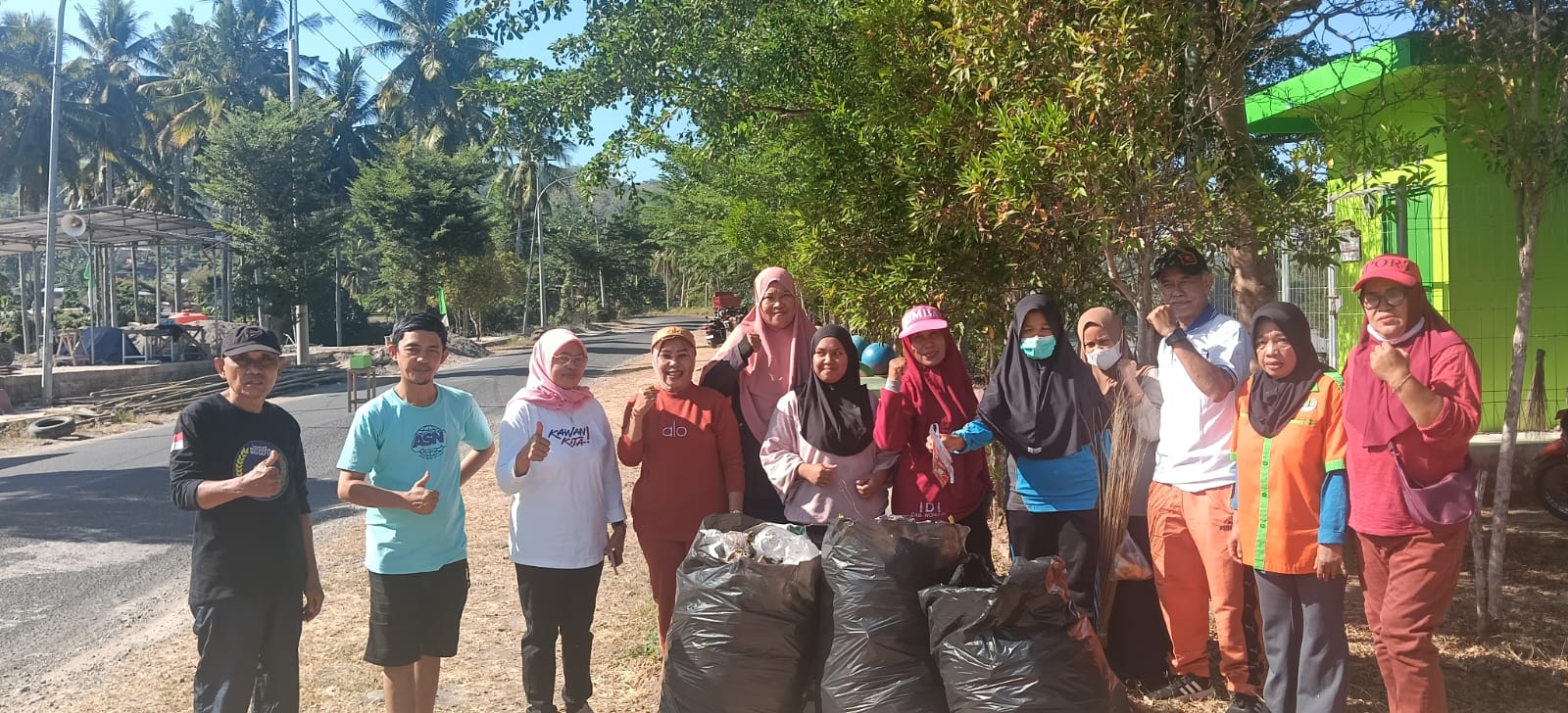 Komunitas Peduli Lingkungan, DLH dan HIPSI Enrekang Gelar Aksi Bersih-Bersih di Kawasan SWISS