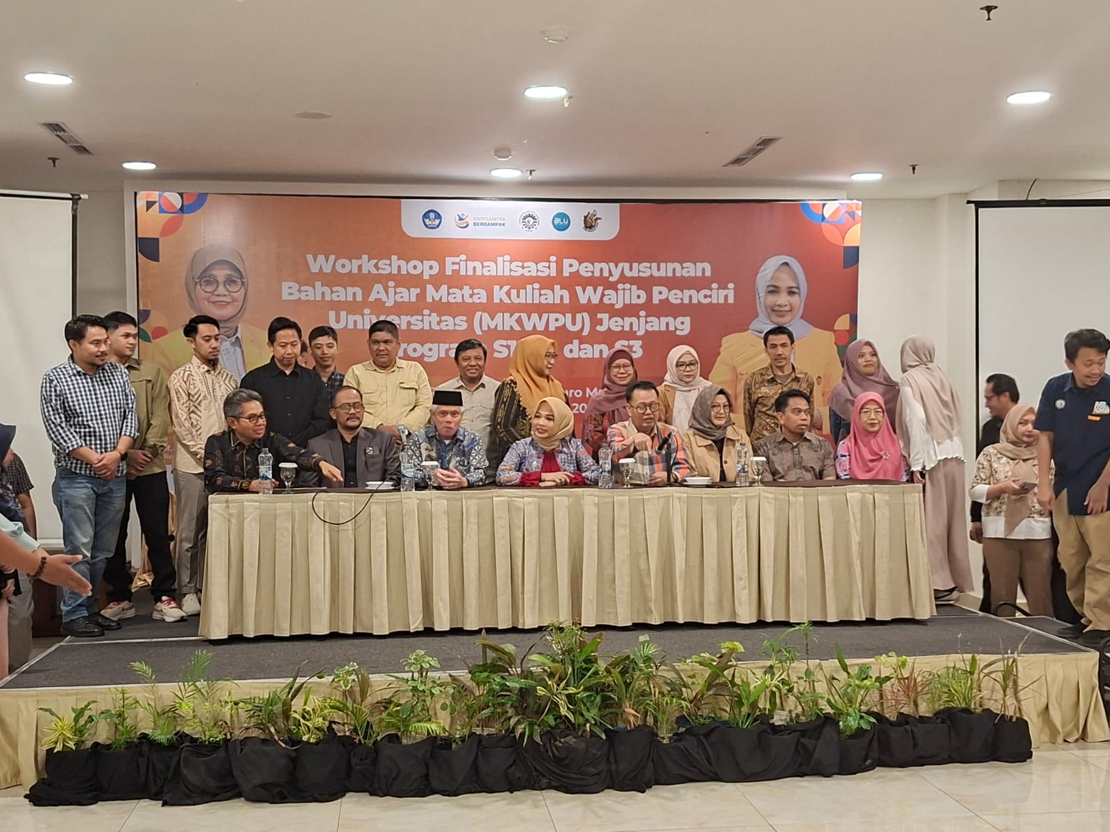 Prof Aslinda Buka Workshop Penyusunan Modul Mata Kuliah Wajib Penciri UNM