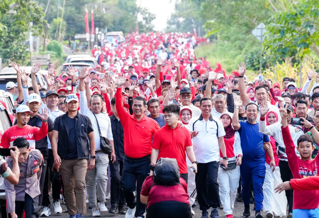Hari Pramuka ke-65 di Bone, Gubernur Sulsel dan Mentan RI Lepas Ribuan Peserta Jalan Sehat