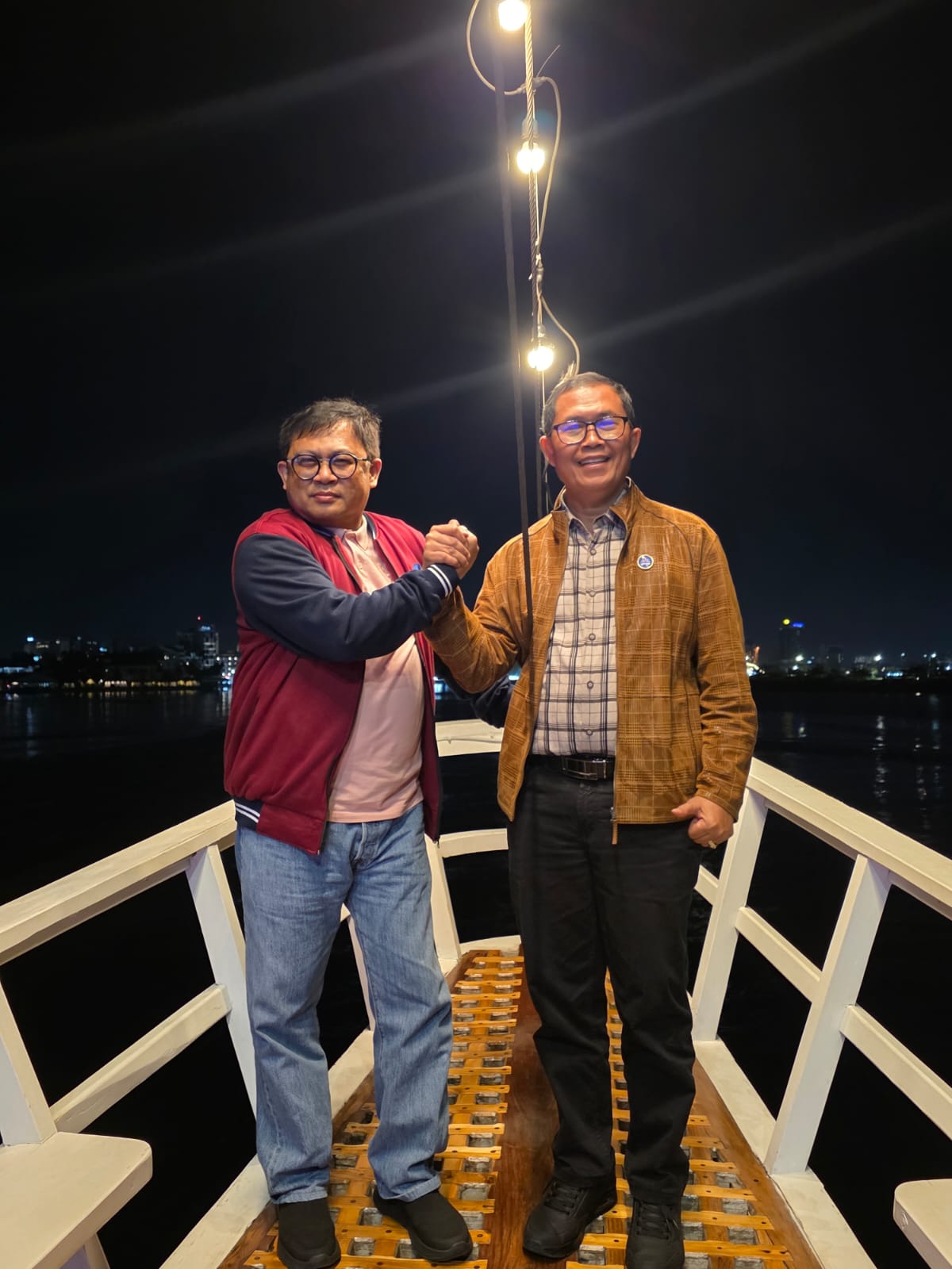 Dari Atas Pinisi di Pantai Losari, Ikaprobsi Rumuskan Enam Agenda Penguatan Bahasa Indonesia