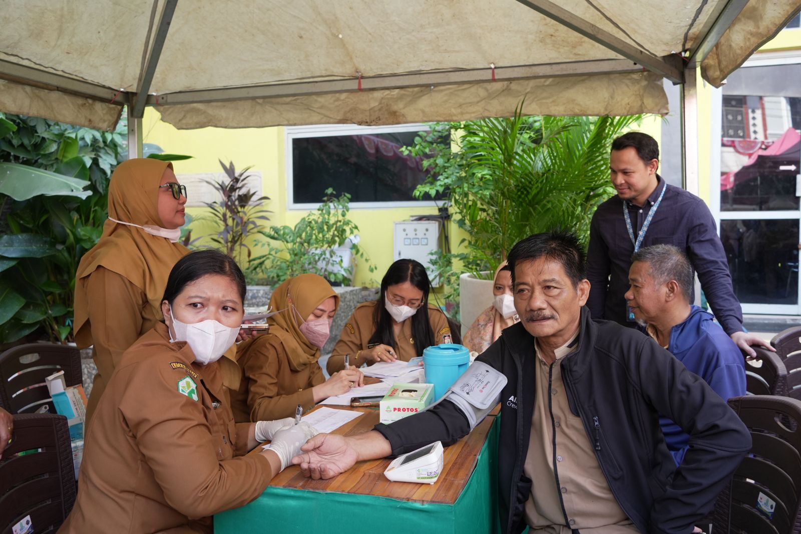 HUT RI Ke-81, Pelindo Beri Layanan Kesehatan Gratis bagi 200 Warga Kecamatan Wajo