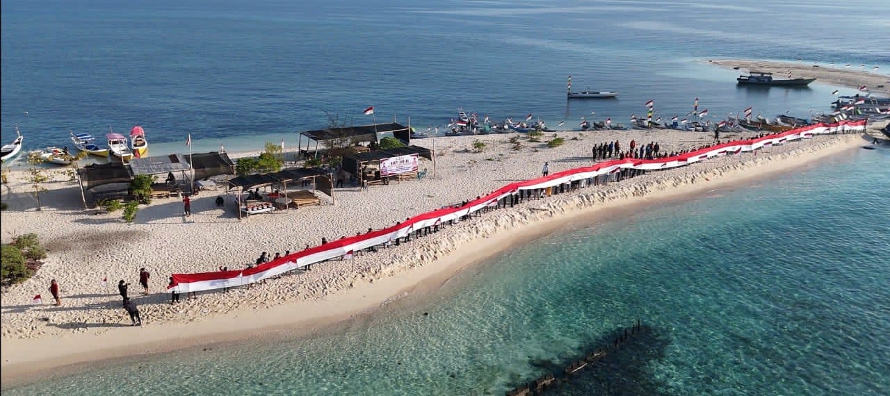 IMG-20260814-WA0082 Semangat Kemerdekaan di Kodingareng Keke, Polda Sulsel dan Polres Pelabuhan Makassar Bentangkan Merah Putih 81 Meter