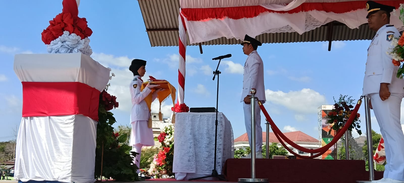 70 Paskibraka Enrekang Bentuk Formasi Garuda Saat Pengibaran Merah Putih