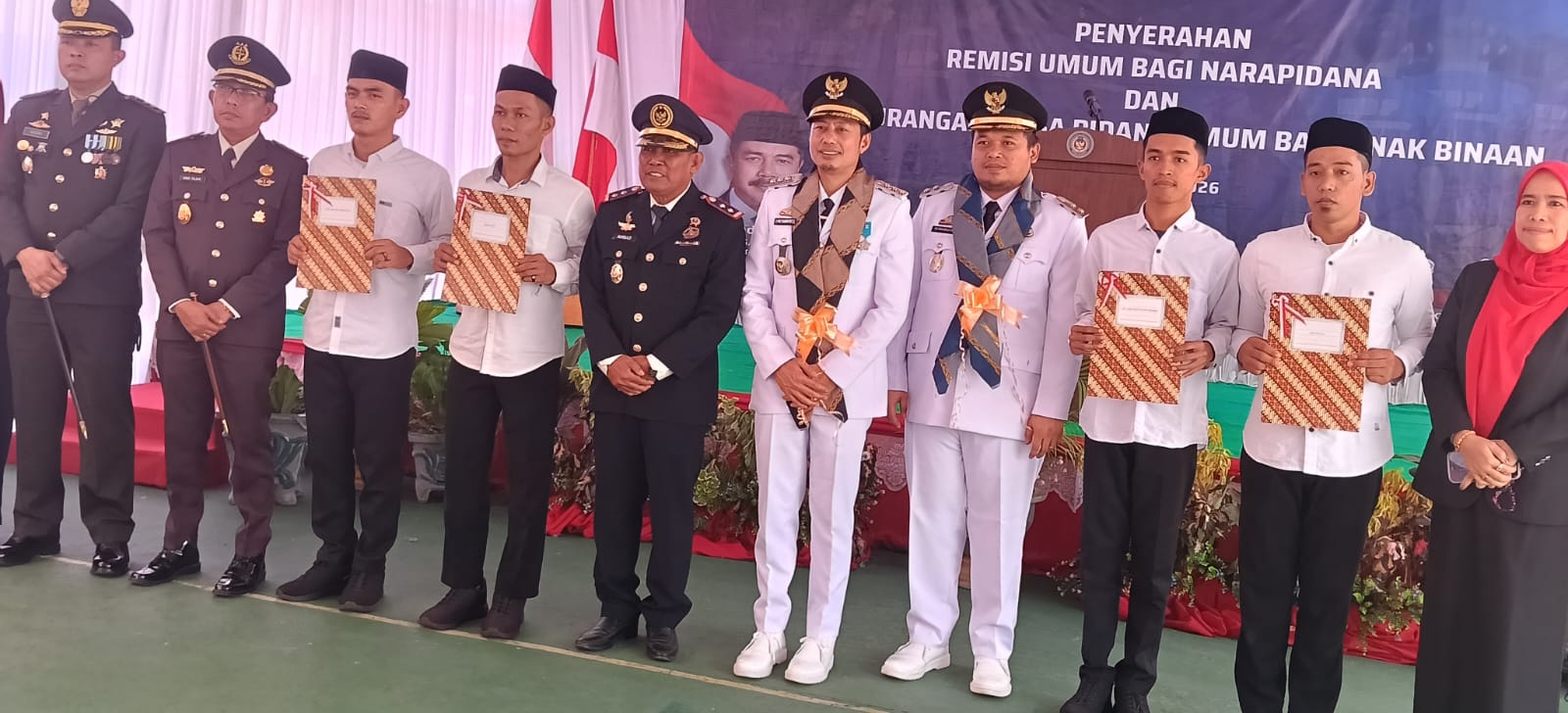 HUT ke-81 RI, 113 Narapidana Rutan Enrekang Terima Remisi Umum Diserahkan Secara Simbolis Oleh Bupati