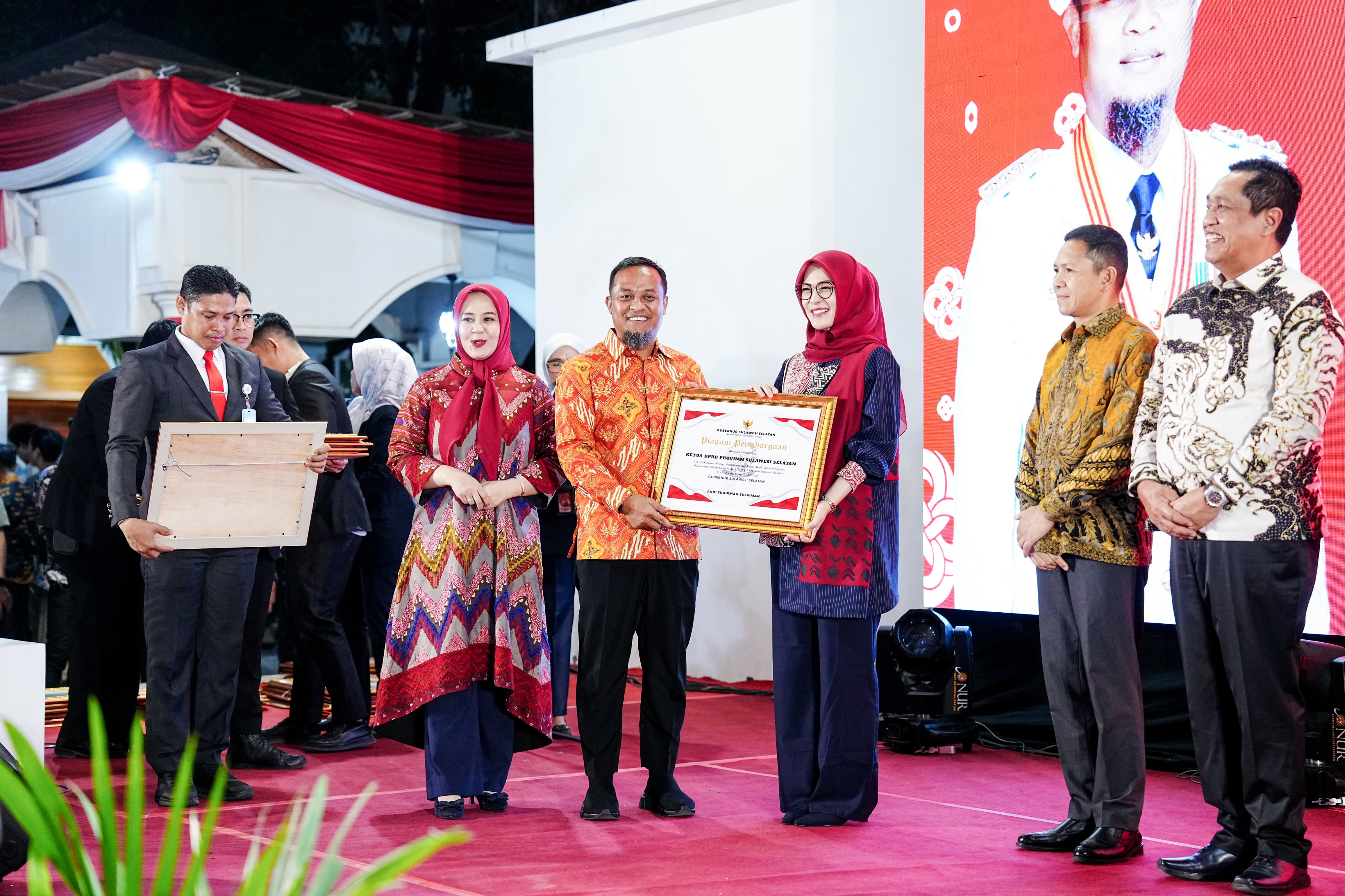 Malam Ramah Tamah HUT ke-81 RI, Gubernur Sulsel Beri Penghargaan kepada Mitra Pembangunan