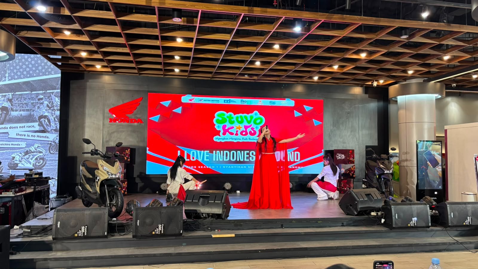 Asmo Sulsel Dukung Lomba Nyanyi Stuvo Makassar, Semarakkan HUT Kemerdekaan RI ke-81 di AMEC