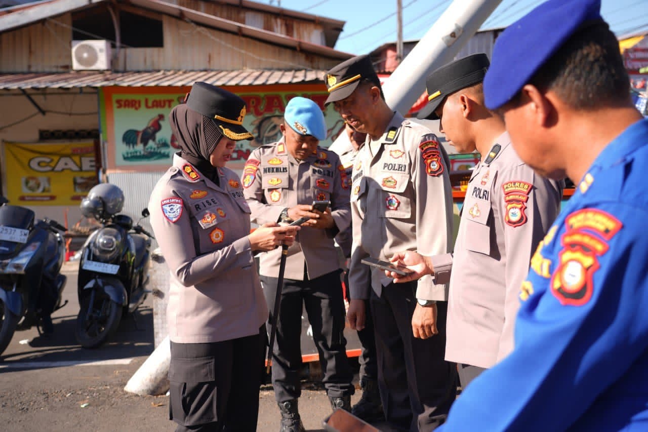 Cegah Judi Online Masuk Lingkungan Polisi, Kapolres Pelabuhan Makassar Pimpin Pengecekan HP Anggota