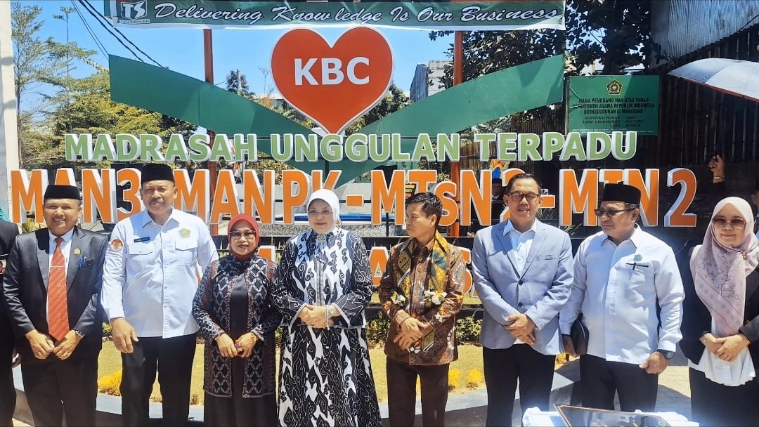 Penasehat DWP Kemenag RI Resmikan Taman KBC MAN 3 Makassar