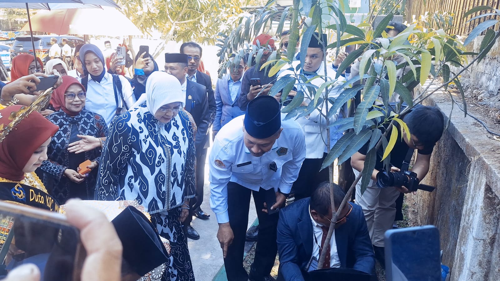 Penasehat DWP Kemenag RI Resmikan Taman KBC MAN 3 Makassar