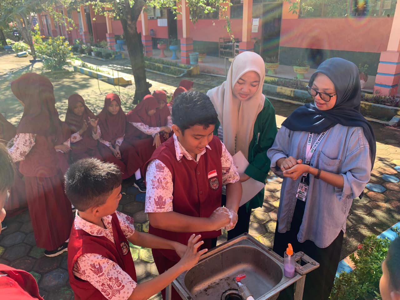 Mahasiswa KKN UIN Alauddin Edukasi Siswa SDN 40 Cilallang tentang Pentingnya CTPS