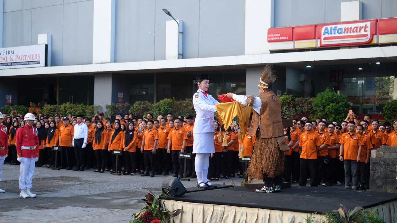 Claro Makassar Gelar Upacara Peringatan HUT ke-81 Kemerdekaan Republik Indonesia