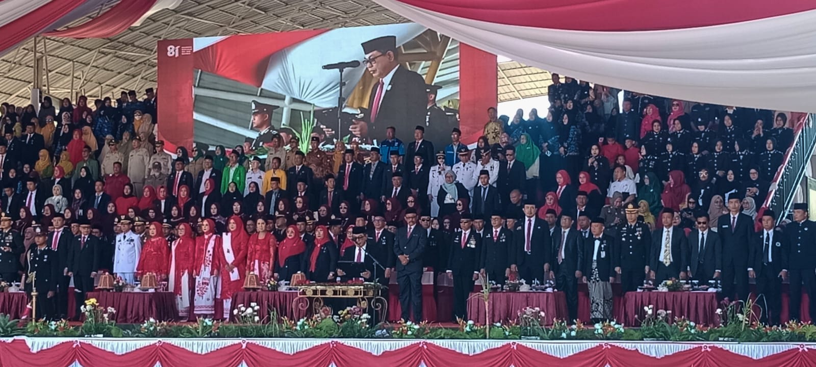 Ketua DPRD Pangkep, Haris Gani Bacakan Teks Proklamasi pada Upacara HUT ke-81 RI