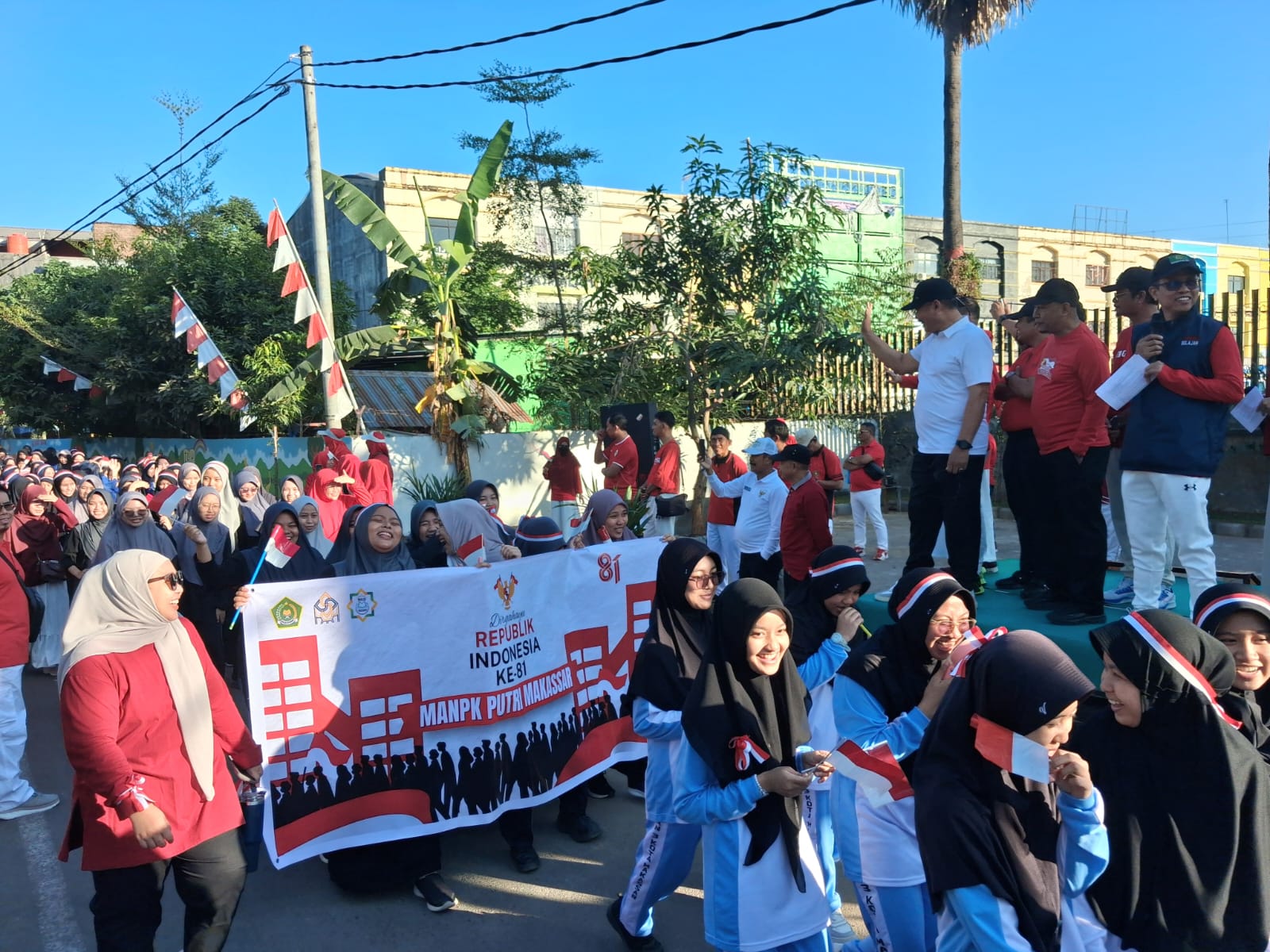 Ribuan Siswa dan Guru Madrasah Terpadu Penuhi Kota Makassar Gerak Jalan Kebangsaan